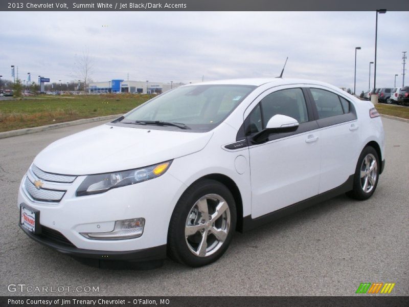 Front 3/4 View of 2013 Volt 
