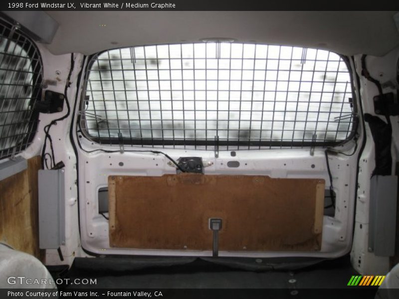 Vibrant White / Medium Graphite 1998 Ford Windstar LX