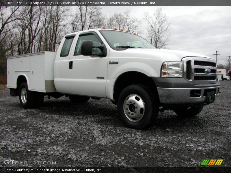 Front 3/4 View of 2005 F350 Super Duty XLT SuperCab 4x4 Commercial