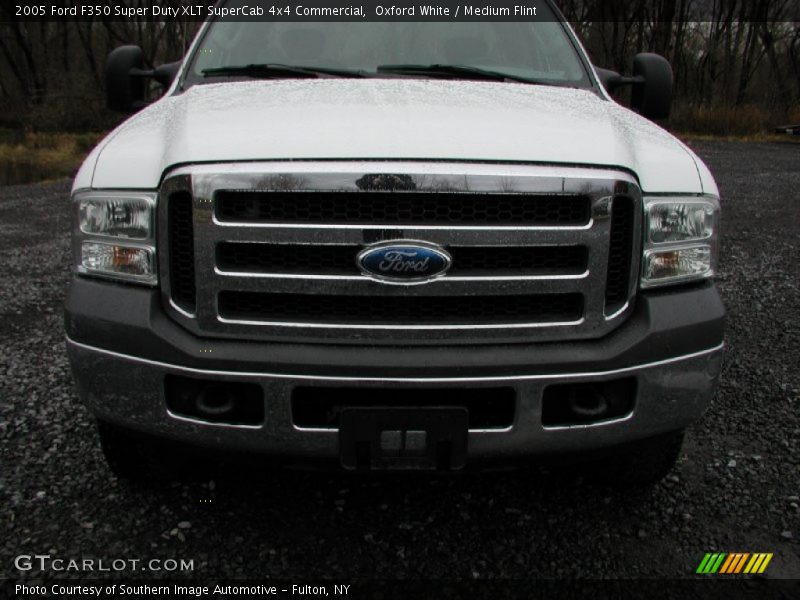 Oxford White / Medium Flint 2005 Ford F350 Super Duty XLT SuperCab 4x4 Commercial