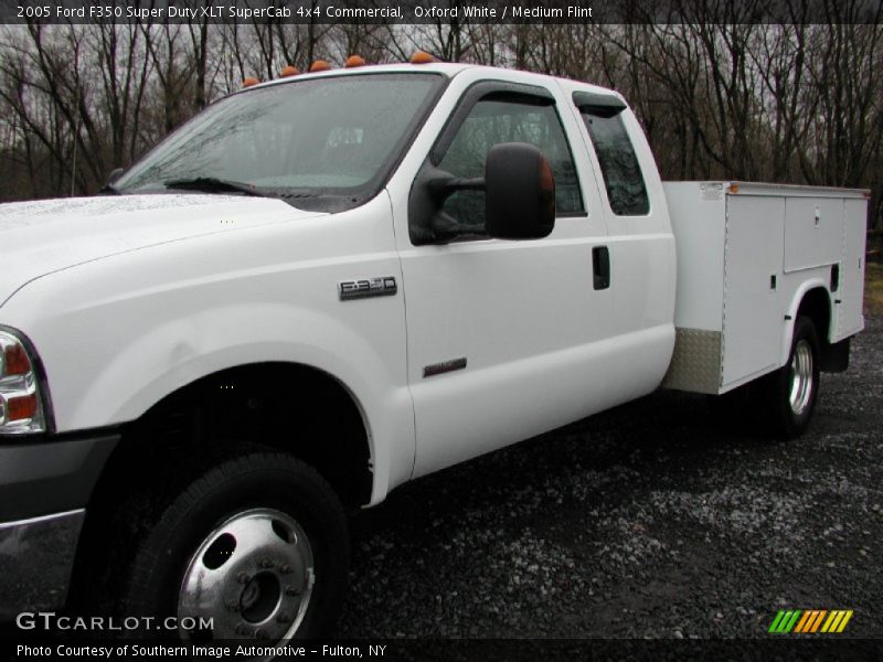 Oxford White / Medium Flint 2005 Ford F350 Super Duty XLT SuperCab 4x4 Commercial