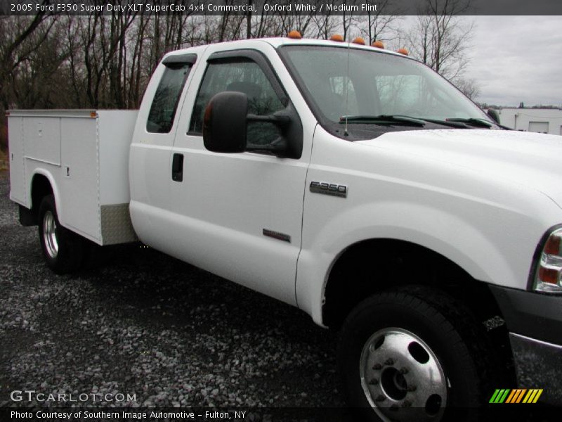 Oxford White / Medium Flint 2005 Ford F350 Super Duty XLT SuperCab 4x4 Commercial