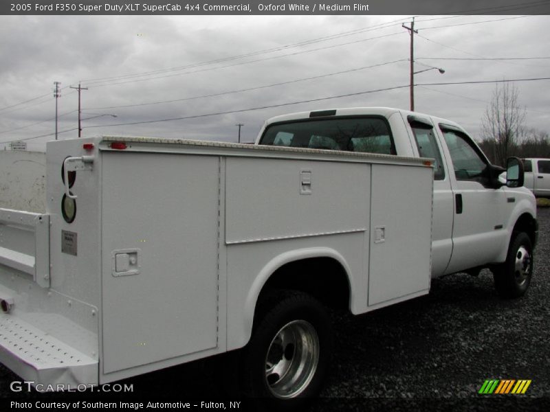Oxford White / Medium Flint 2005 Ford F350 Super Duty XLT SuperCab 4x4 Commercial