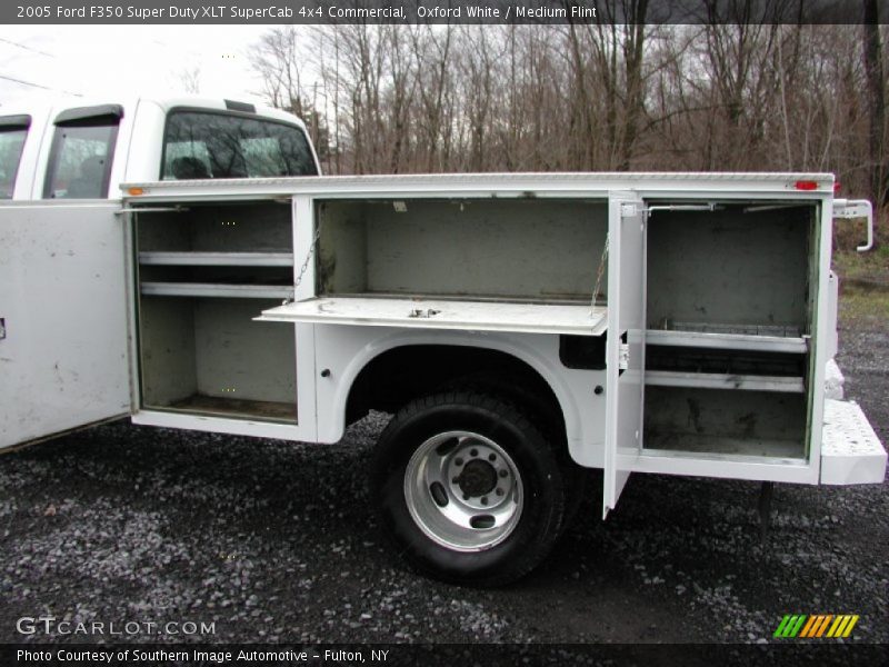 Oxford White / Medium Flint 2005 Ford F350 Super Duty XLT SuperCab 4x4 Commercial