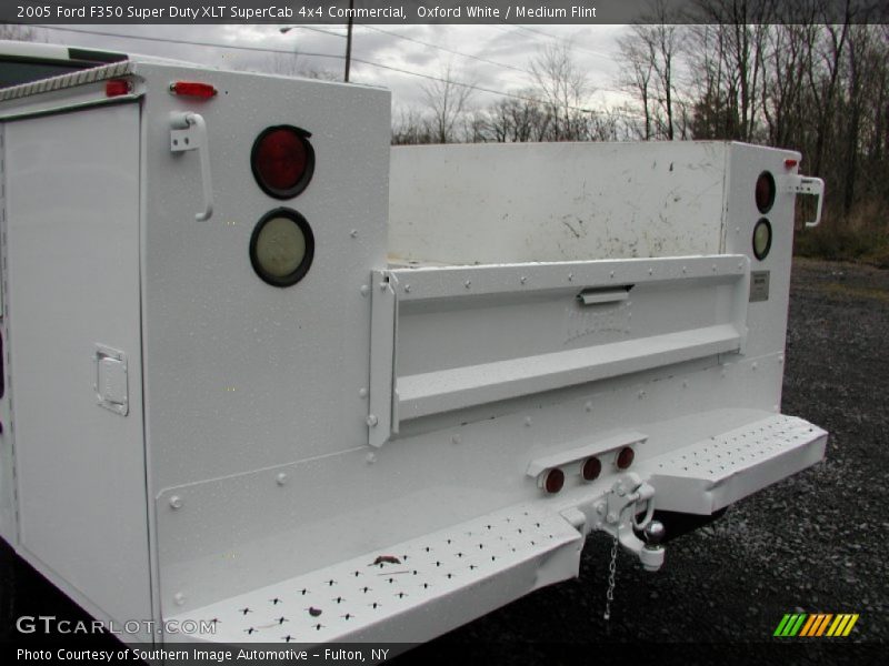 Oxford White / Medium Flint 2005 Ford F350 Super Duty XLT SuperCab 4x4 Commercial