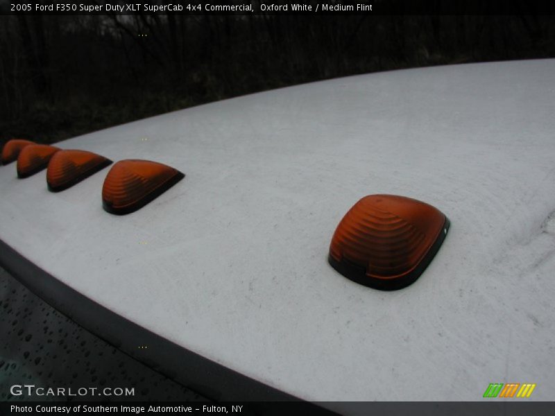 Oxford White / Medium Flint 2005 Ford F350 Super Duty XLT SuperCab 4x4 Commercial
