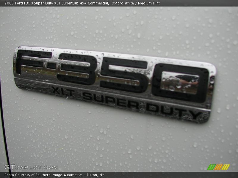 Oxford White / Medium Flint 2005 Ford F350 Super Duty XLT SuperCab 4x4 Commercial
