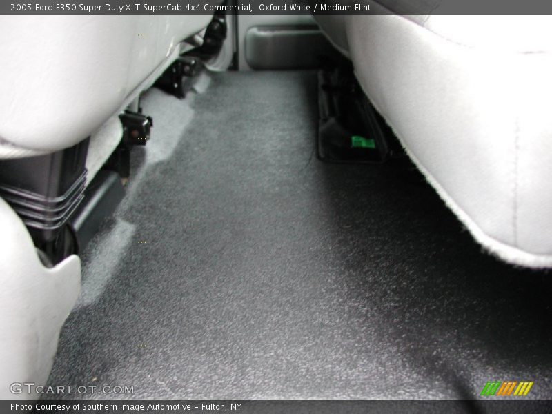 Oxford White / Medium Flint 2005 Ford F350 Super Duty XLT SuperCab 4x4 Commercial