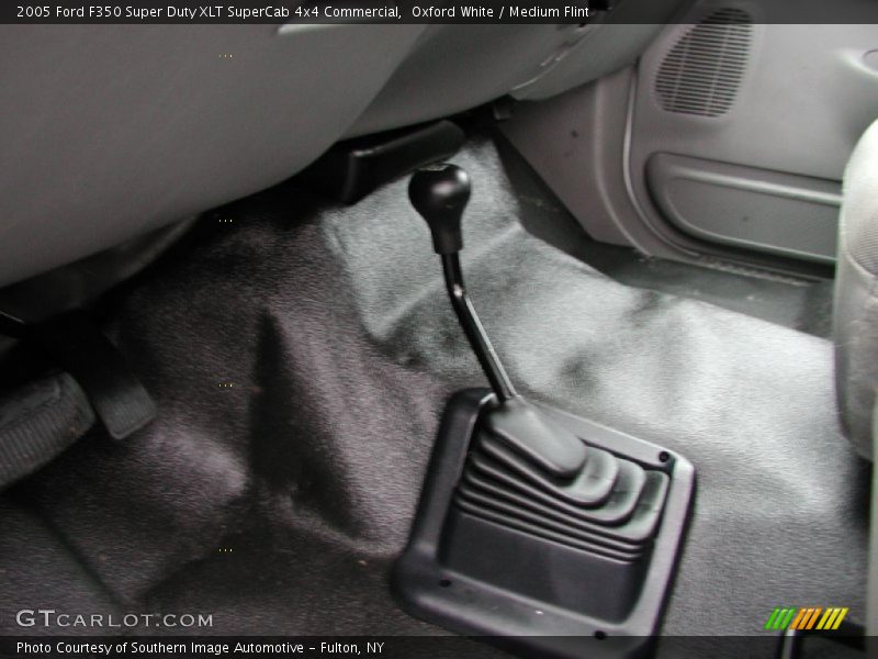 Oxford White / Medium Flint 2005 Ford F350 Super Duty XLT SuperCab 4x4 Commercial
