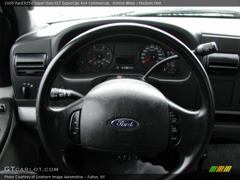 Oxford White / Medium Flint 2005 Ford F350 Super Duty XLT SuperCab 4x4 Commercial