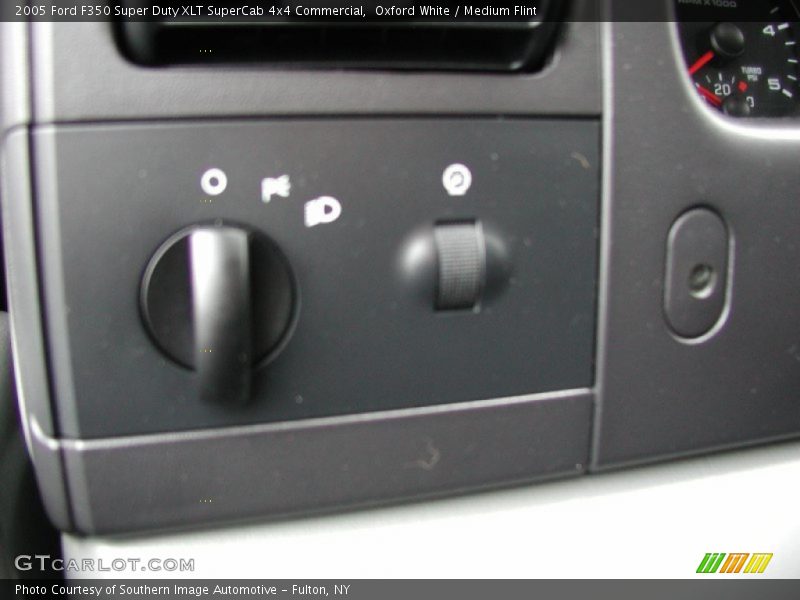 Oxford White / Medium Flint 2005 Ford F350 Super Duty XLT SuperCab 4x4 Commercial