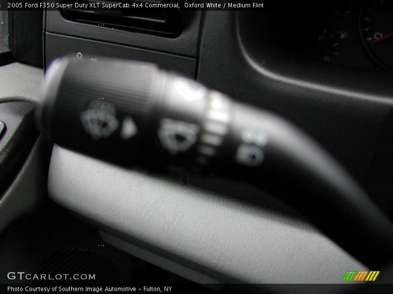 Oxford White / Medium Flint 2005 Ford F350 Super Duty XLT SuperCab 4x4 Commercial
