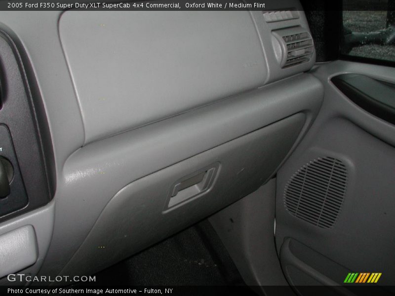 Oxford White / Medium Flint 2005 Ford F350 Super Duty XLT SuperCab 4x4 Commercial