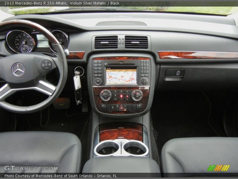 Dashboard of 2010 R 350 4Matic