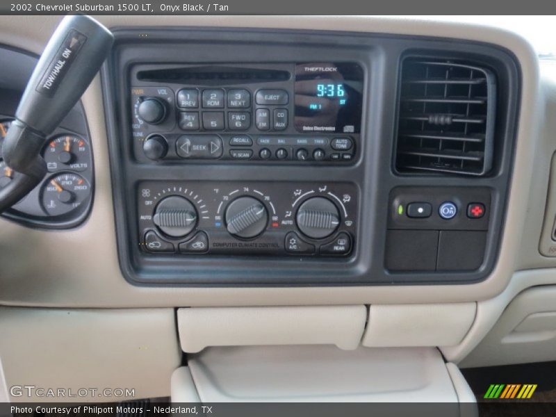 Onyx Black / Tan 2002 Chevrolet Suburban 1500 LT