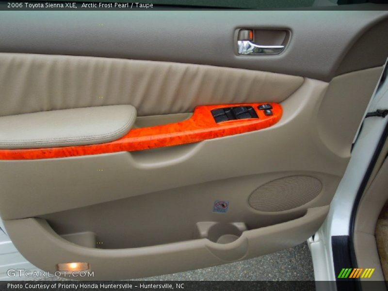 Arctic Frost Pearl / Taupe 2006 Toyota Sienna XLE