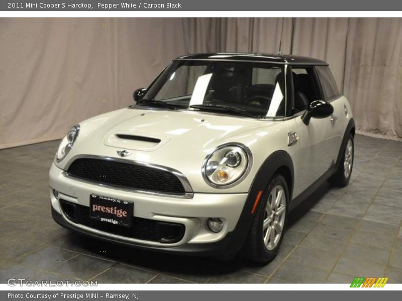 Pepper White / Carbon Black 2011 Mini Cooper S Hardtop
