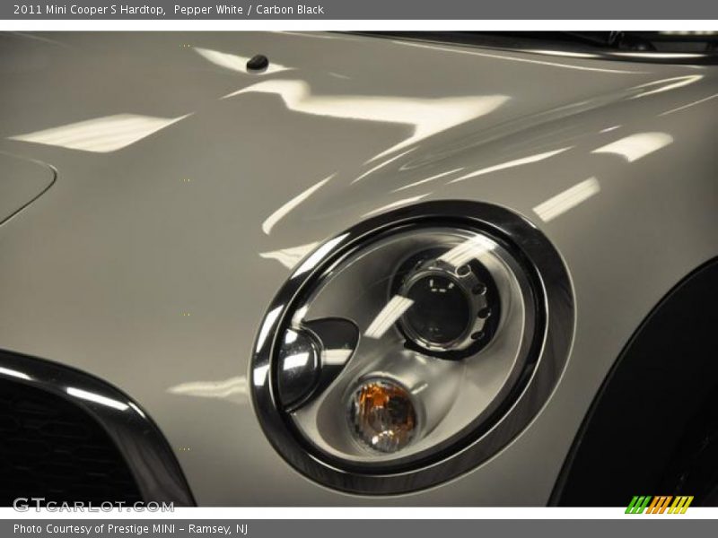 Pepper White / Carbon Black 2011 Mini Cooper S Hardtop