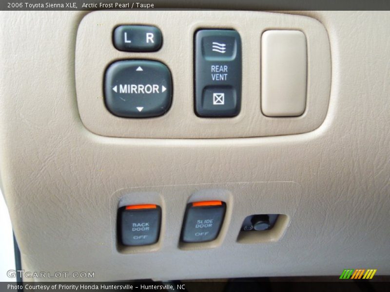 Arctic Frost Pearl / Taupe 2006 Toyota Sienna XLE