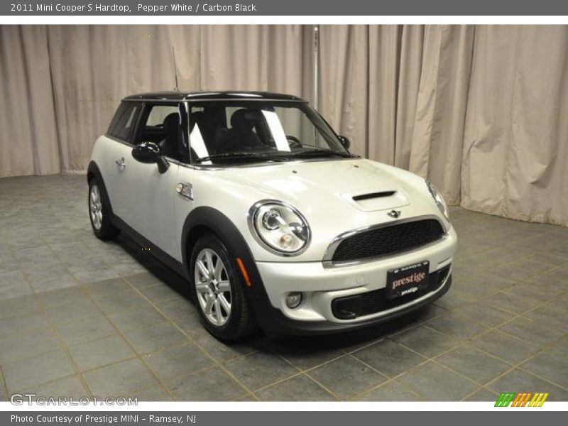 Pepper White / Carbon Black 2011 Mini Cooper S Hardtop