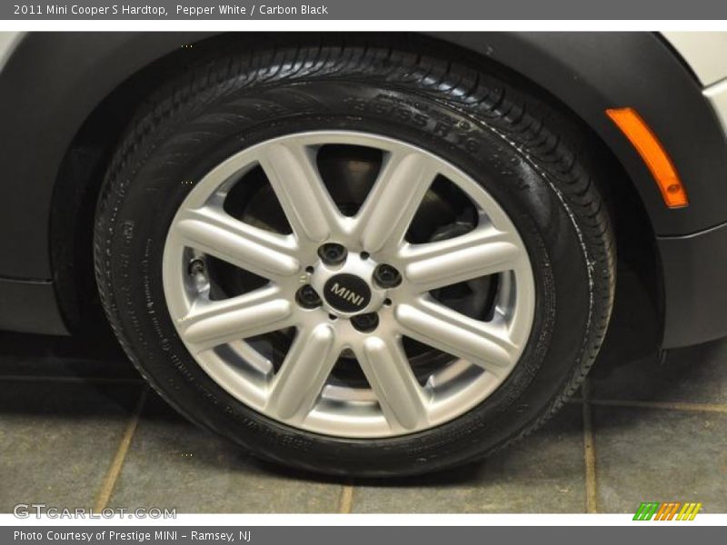 Pepper White / Carbon Black 2011 Mini Cooper S Hardtop