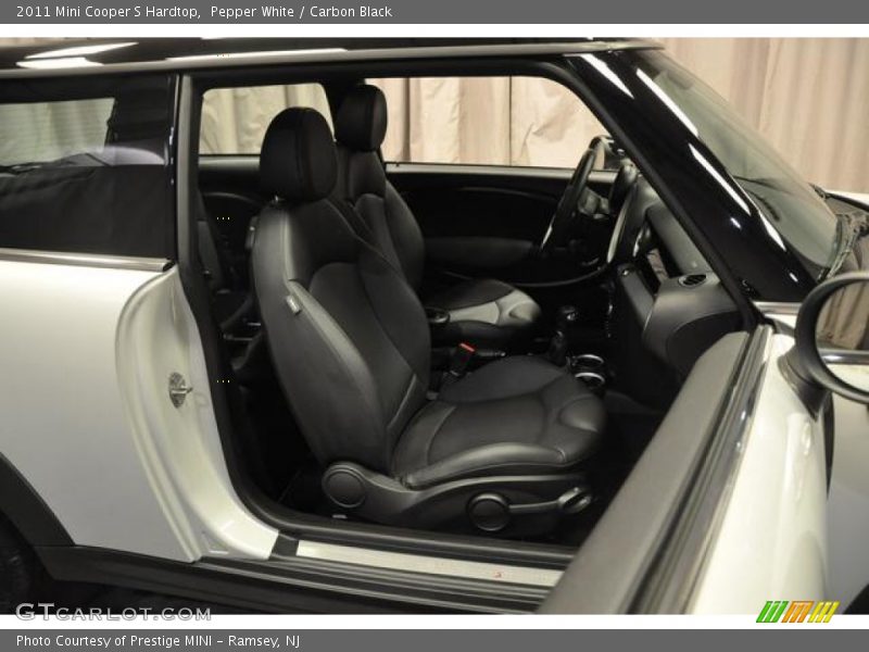 Pepper White / Carbon Black 2011 Mini Cooper S Hardtop