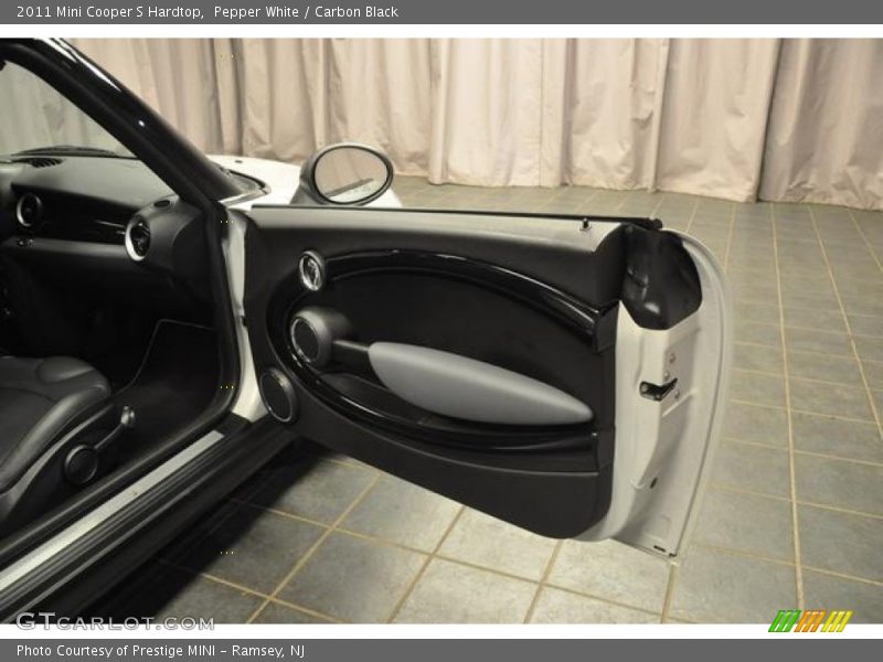 Pepper White / Carbon Black 2011 Mini Cooper S Hardtop