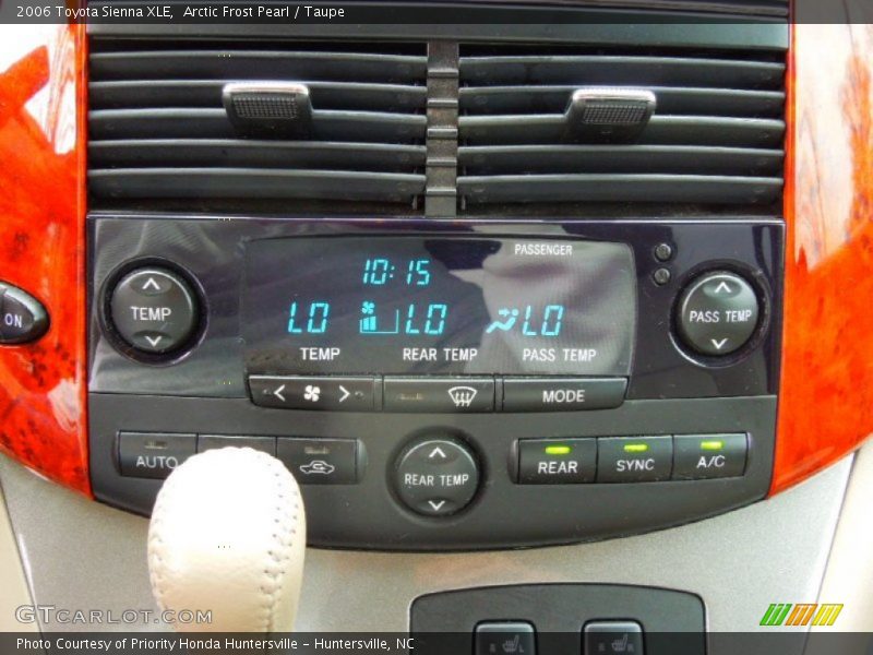 Arctic Frost Pearl / Taupe 2006 Toyota Sienna XLE