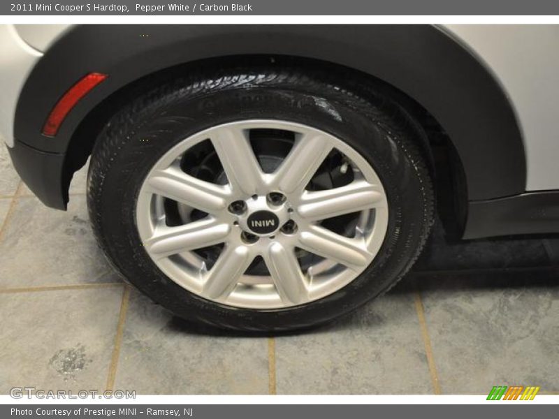 Pepper White / Carbon Black 2011 Mini Cooper S Hardtop