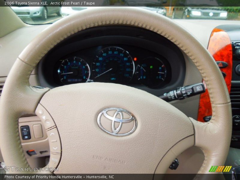 Arctic Frost Pearl / Taupe 2006 Toyota Sienna XLE