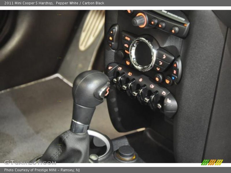 Pepper White / Carbon Black 2011 Mini Cooper S Hardtop