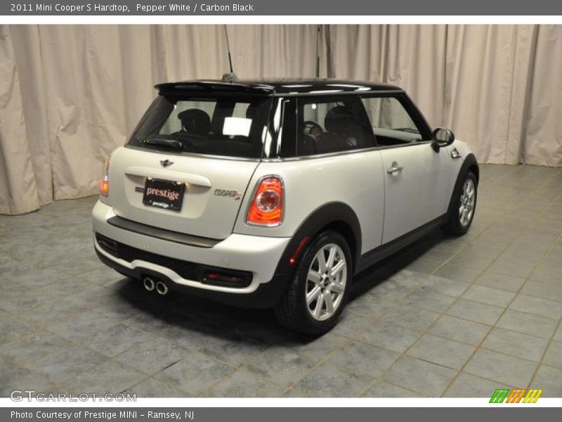 Pepper White / Carbon Black 2011 Mini Cooper S Hardtop