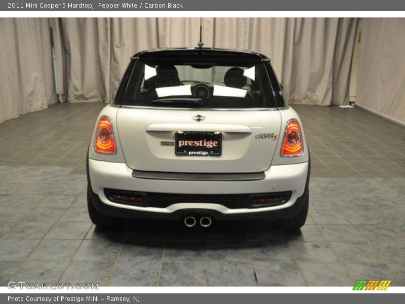 Pepper White / Carbon Black 2011 Mini Cooper S Hardtop