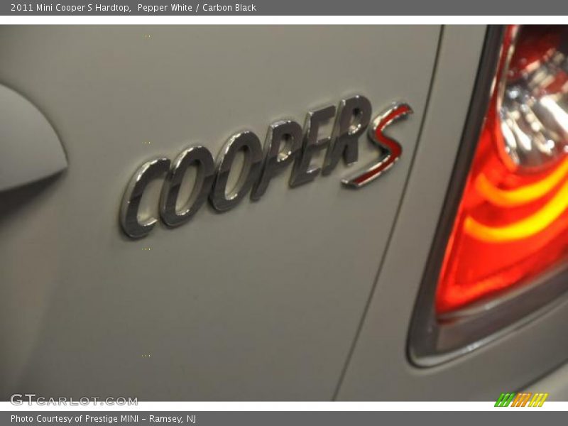 Pepper White / Carbon Black 2011 Mini Cooper S Hardtop