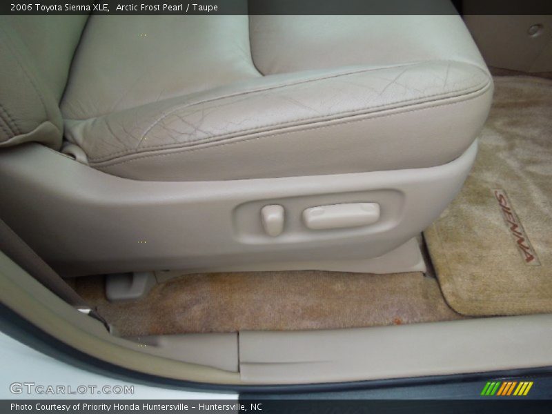 Arctic Frost Pearl / Taupe 2006 Toyota Sienna XLE