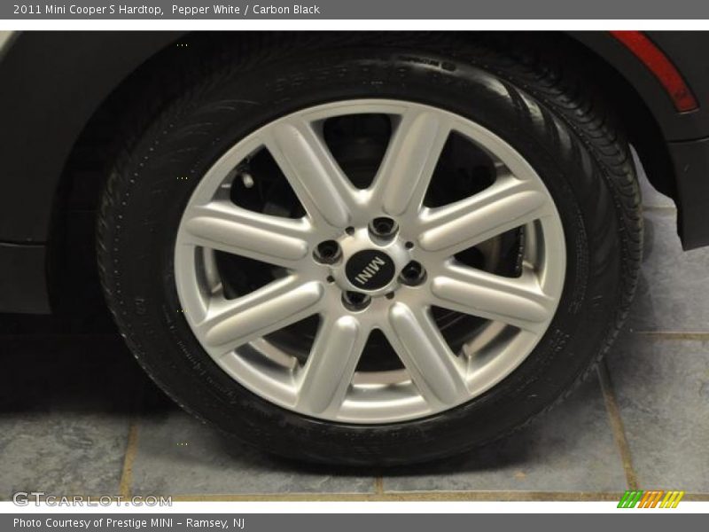 Pepper White / Carbon Black 2011 Mini Cooper S Hardtop