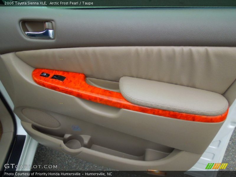 Arctic Frost Pearl / Taupe 2006 Toyota Sienna XLE