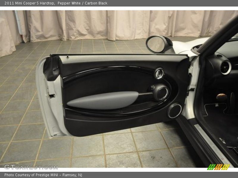 Pepper White / Carbon Black 2011 Mini Cooper S Hardtop
