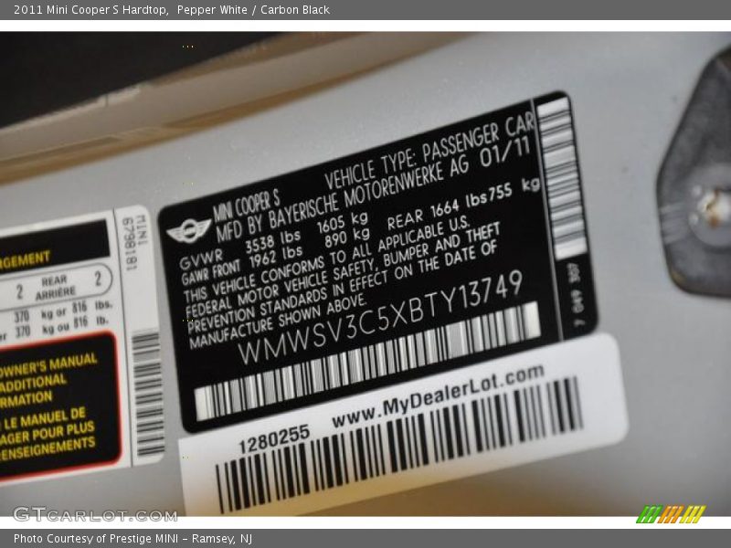 Pepper White / Carbon Black 2011 Mini Cooper S Hardtop
