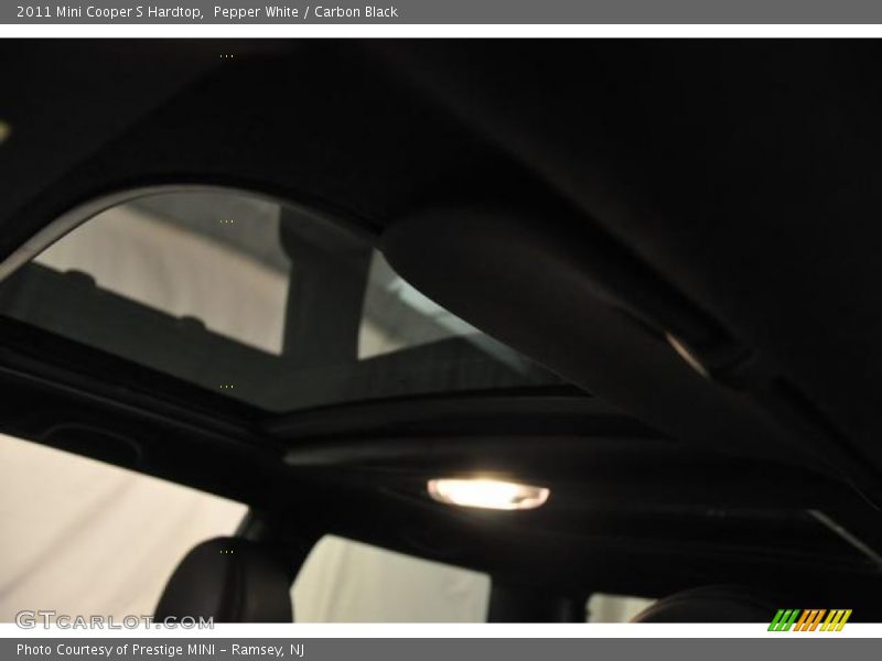Pepper White / Carbon Black 2011 Mini Cooper S Hardtop