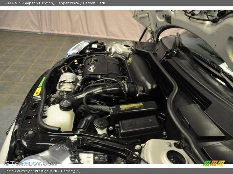 Pepper White / Carbon Black 2011 Mini Cooper S Hardtop