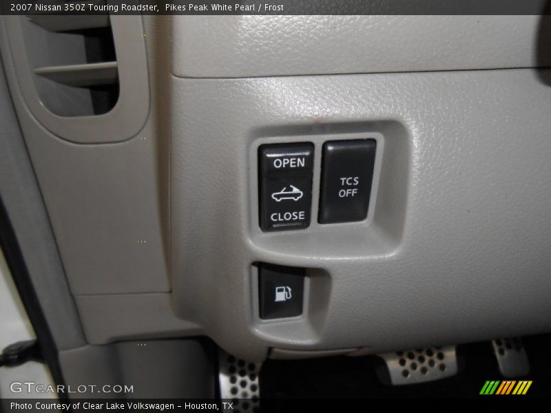 Controls of 2007 350Z Touring Roadster