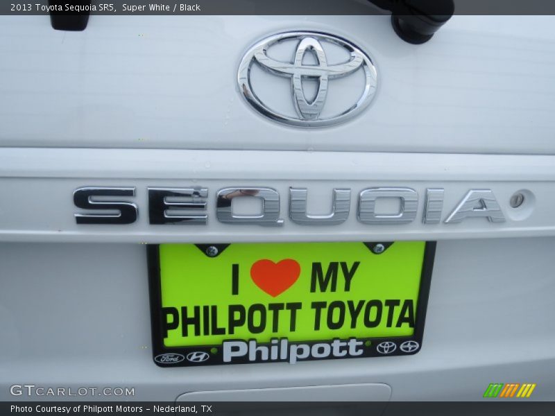 Super White / Black 2013 Toyota Sequoia SR5
