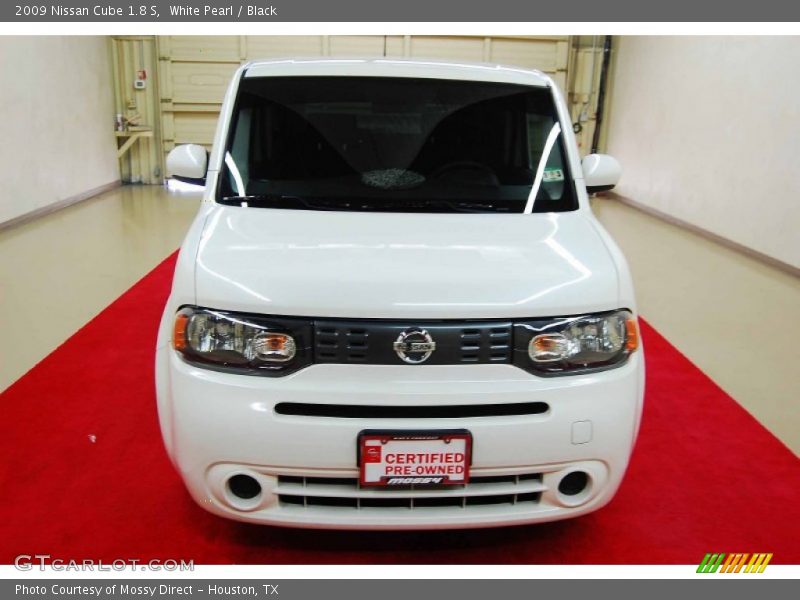White Pearl / Black 2009 Nissan Cube 1.8 S