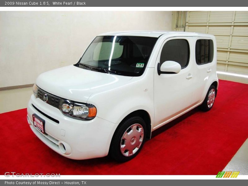 White Pearl / Black 2009 Nissan Cube 1.8 S