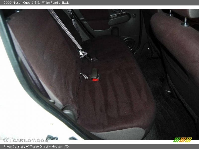 White Pearl / Black 2009 Nissan Cube 1.8 S