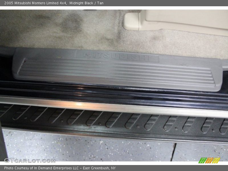 Midnight Black / Tan 2005 Mitsubishi Montero Limited 4x4