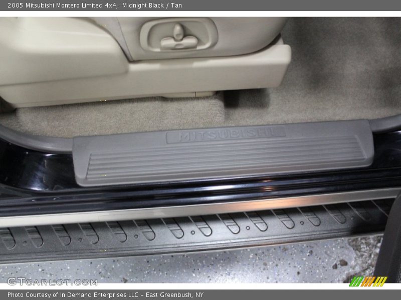 Midnight Black / Tan 2005 Mitsubishi Montero Limited 4x4