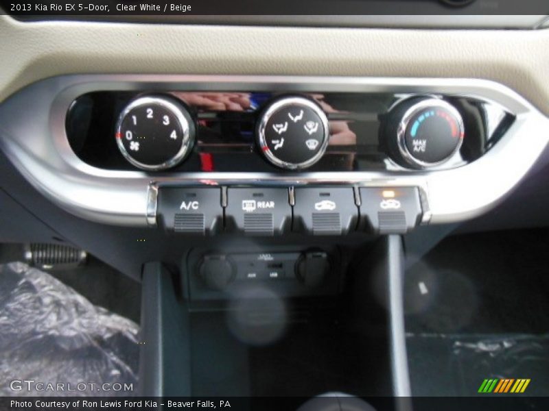 Clear White / Beige 2013 Kia Rio EX 5-Door