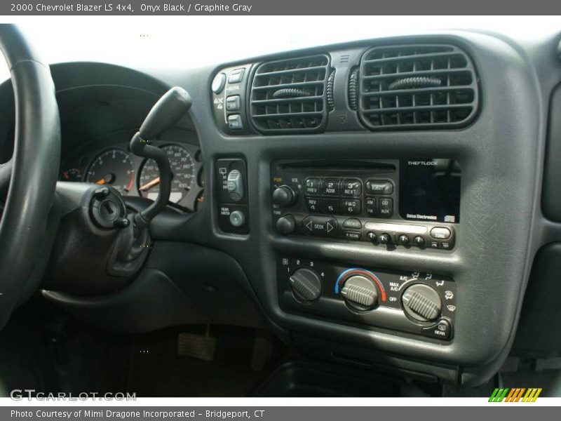 Onyx Black / Graphite Gray 2000 Chevrolet Blazer LS 4x4